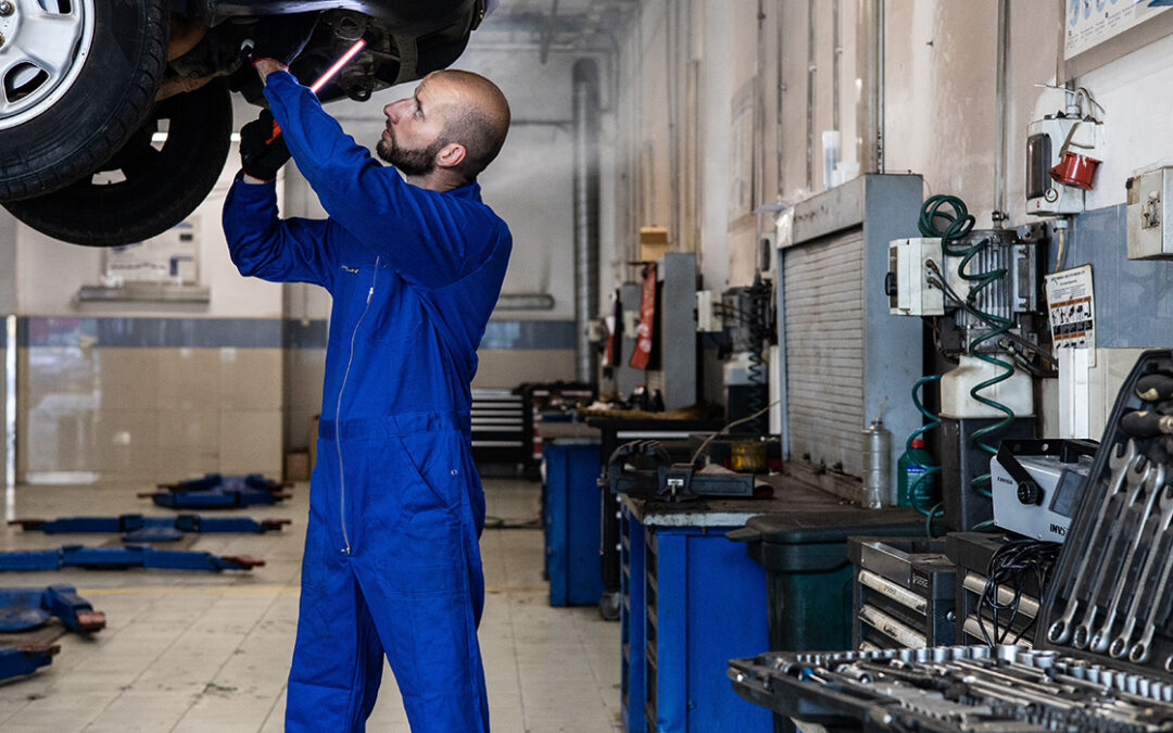 What is the Difference Between a Body Shop and a Service Center?